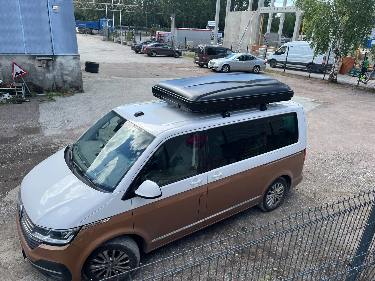 Katusetelk auto katusel rendiks